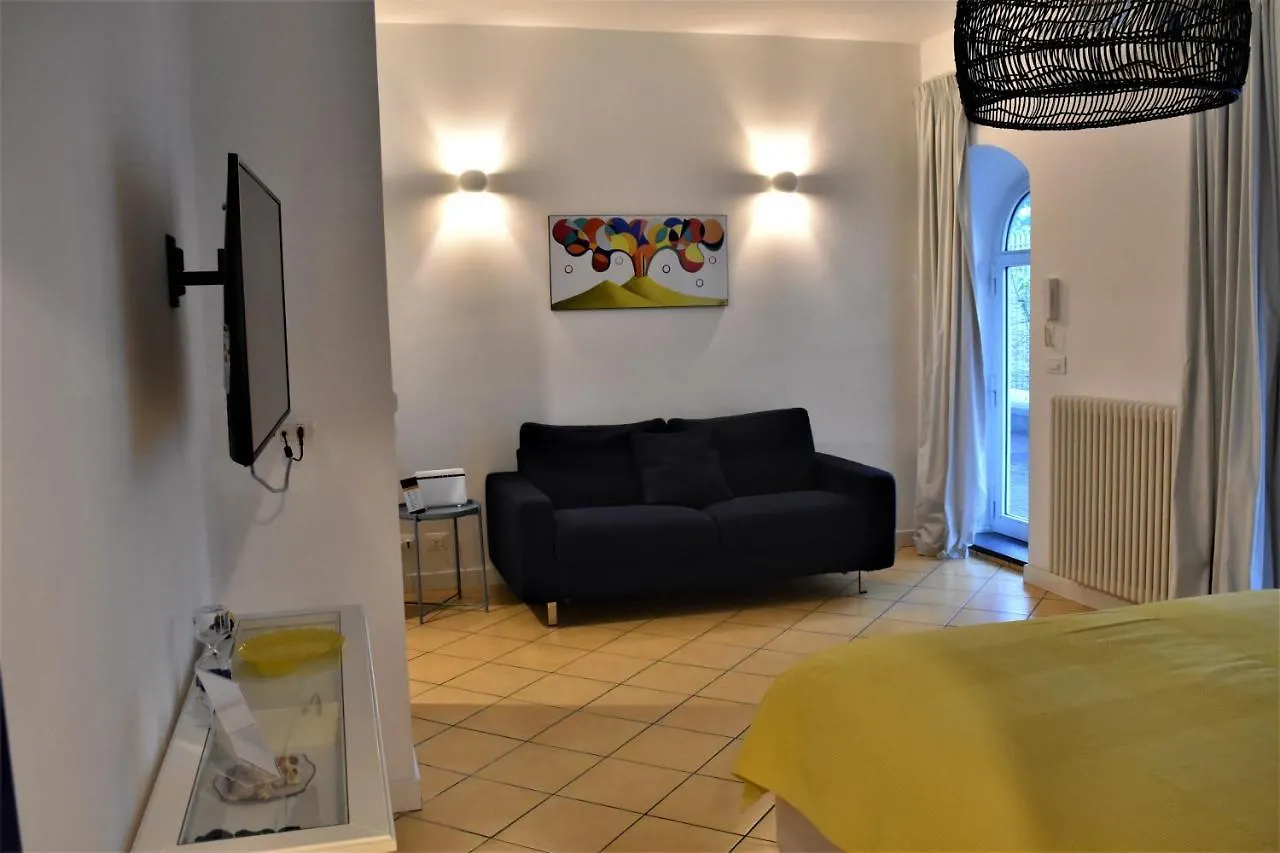 Lemon Suite Naples